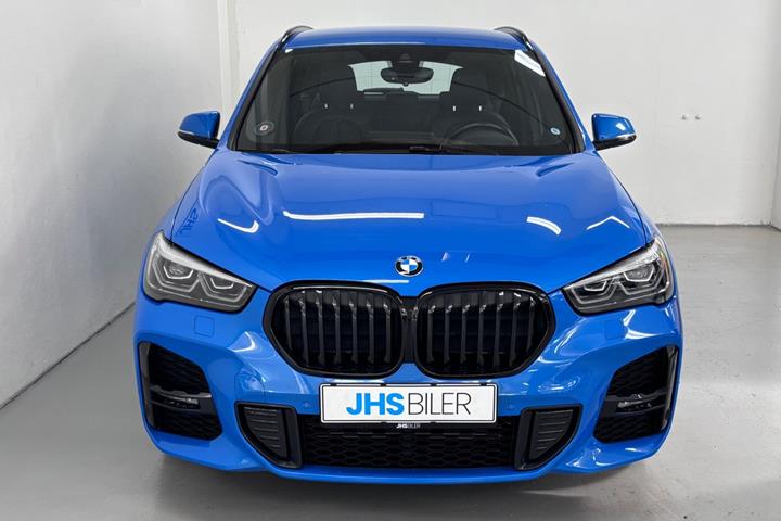 Blå BMW X1 fra 2021