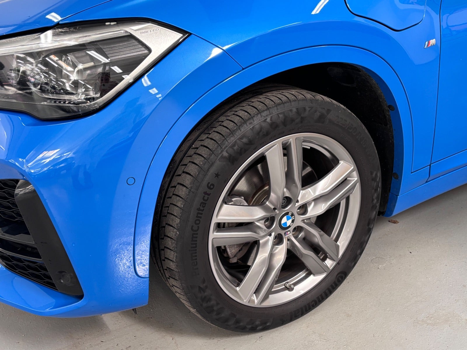 Blå BMW X1 fra 2021