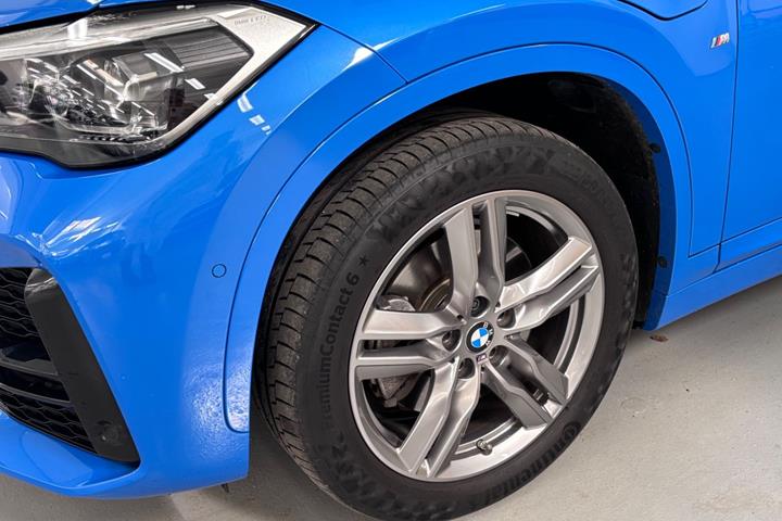 Blå BMW X1 fra 2021