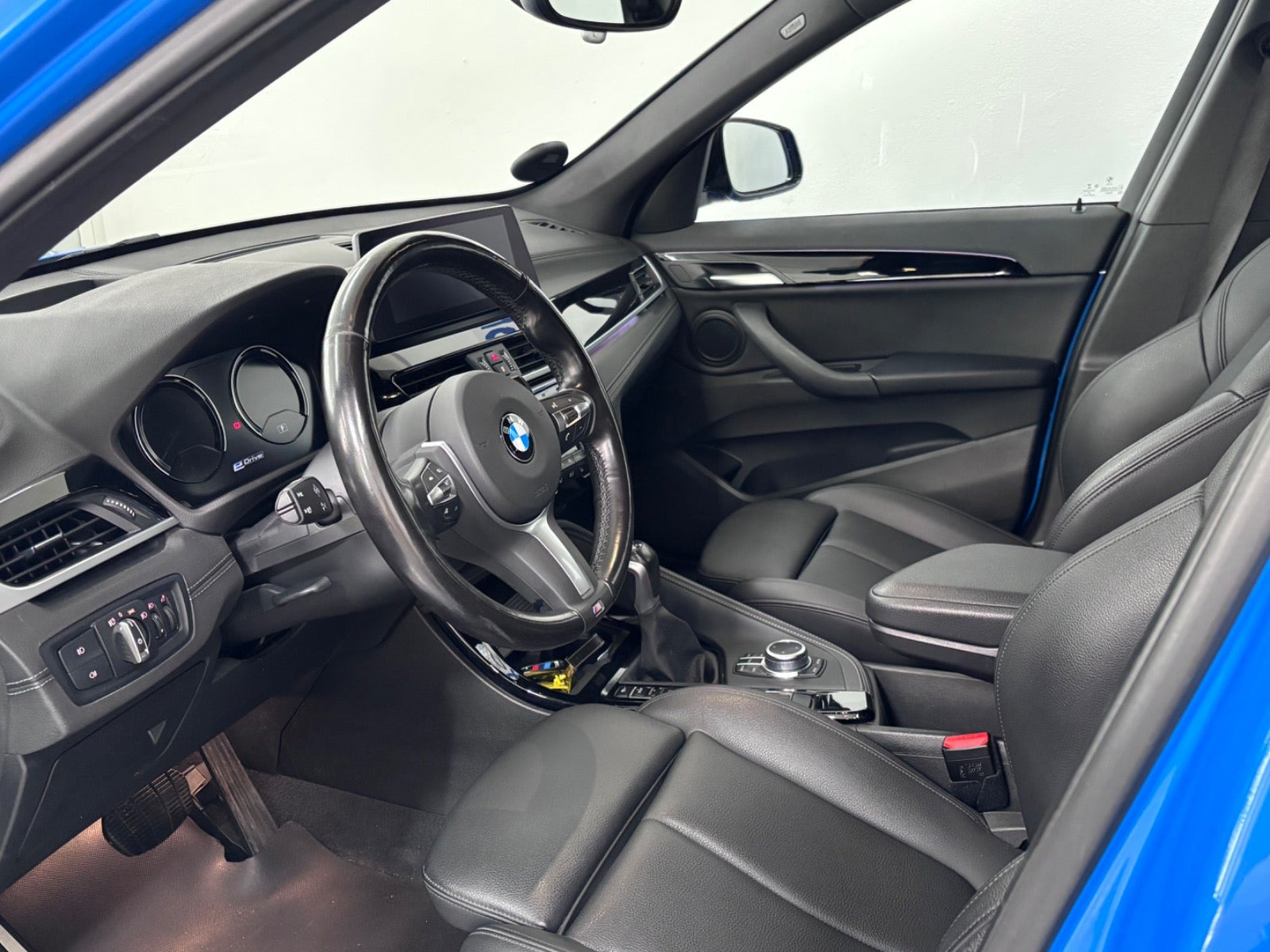 Blå BMW X1 fra 2021