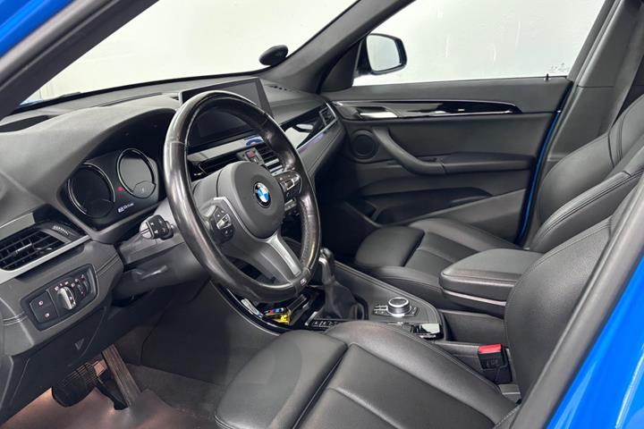Blå BMW X1 fra 2021