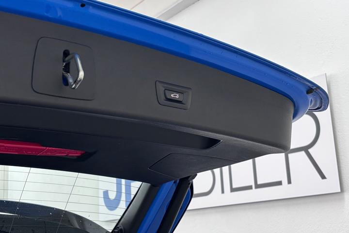 Blå BMW X1 fra 2021