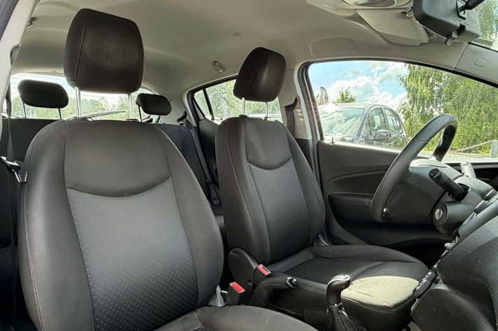 Hvid Opel Karl fra 2017