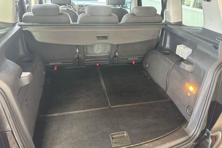 Sort VW Touran fra 2014