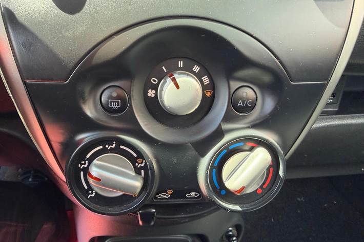 Sort Nissan Micra fra 2013