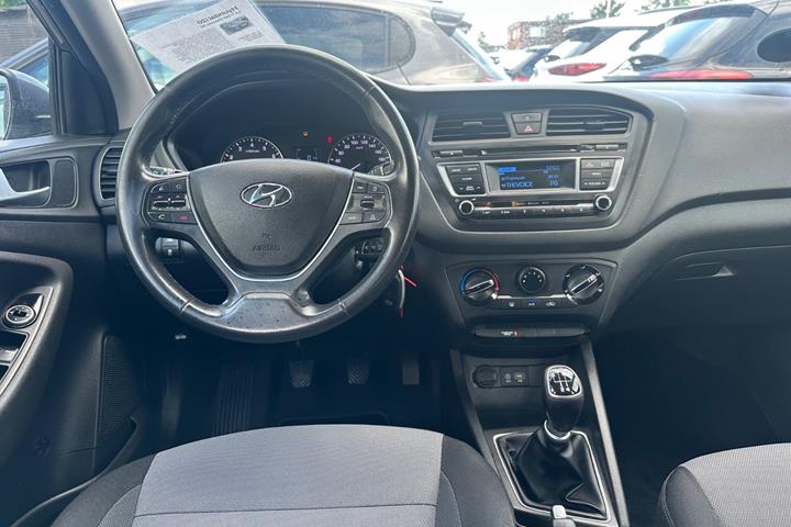 Grå Hyundai i20 fra 2018