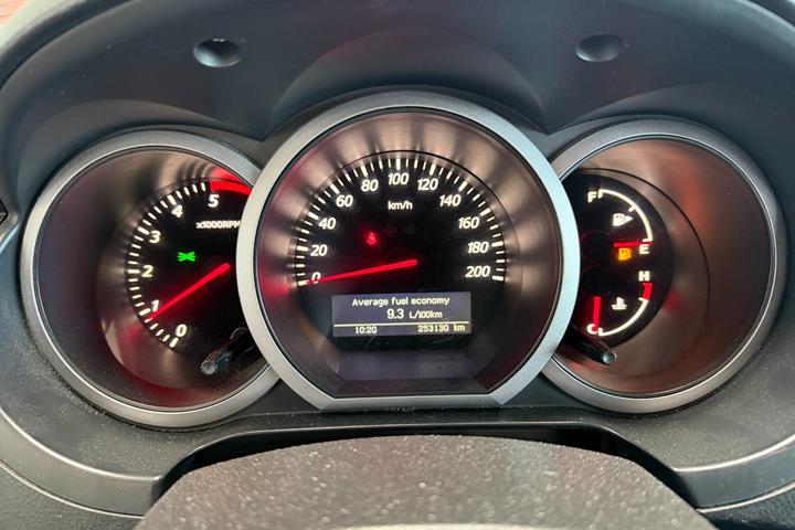 Grå Suzuki Grand Vitara fra 2012
