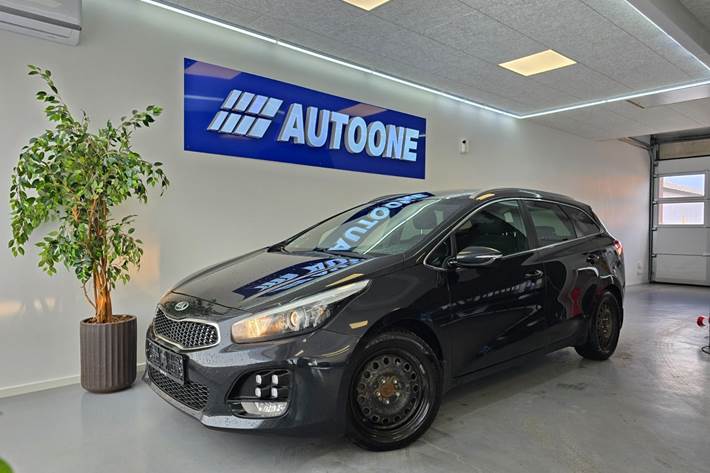 Sort Kia Ceed fra 2018 set udefra