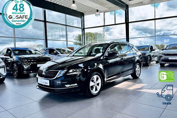Sort Skoda Octavia fra 2020 set udefra