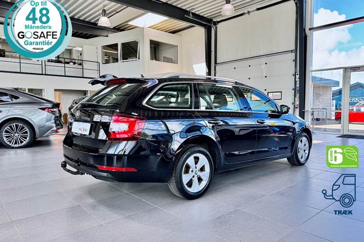 Sort Skoda Octavia fra 2020