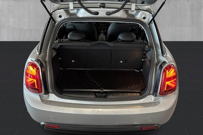 Sølv Mini Cooper SE fra 2023