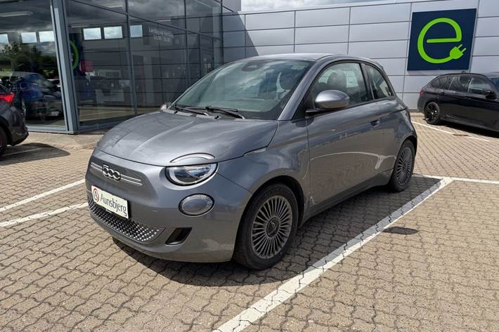 Grå Fiat 500e fra 2022