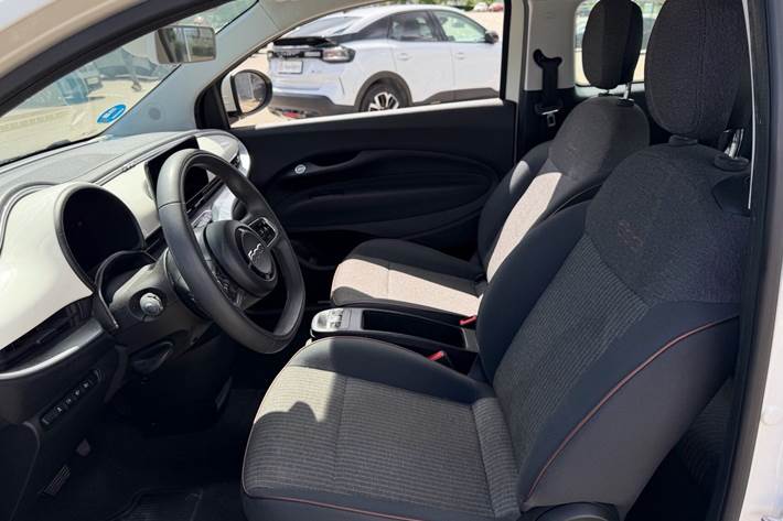 Hvid Fiat 500e fra 2022