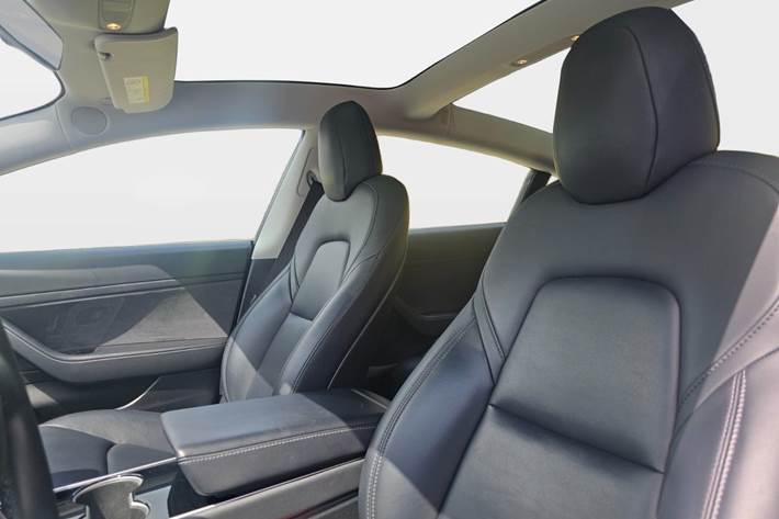 Hvid Tesla Model 3 fra 2020