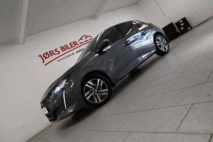 Grå Peugeot 208 fra 2022
