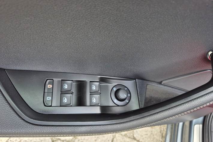 Grå Skoda Superb fra 2021