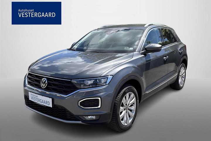 Grå VW T-Roc fra 2022 set udefra