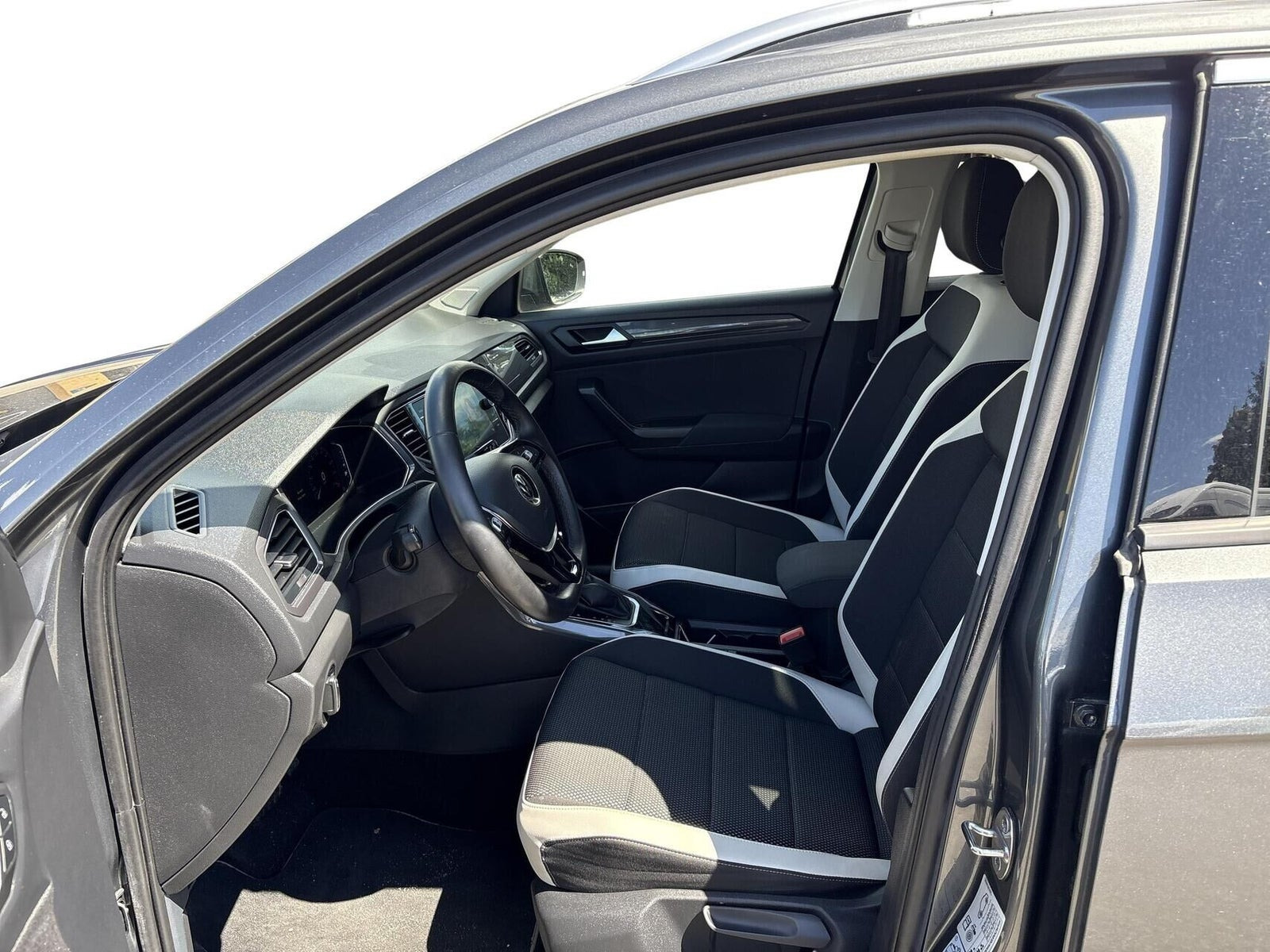 Grå VW T-Roc fra 2022
