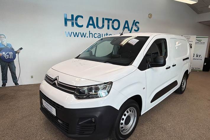 Hvid Citroën Berlingo fra 2021 set udefra