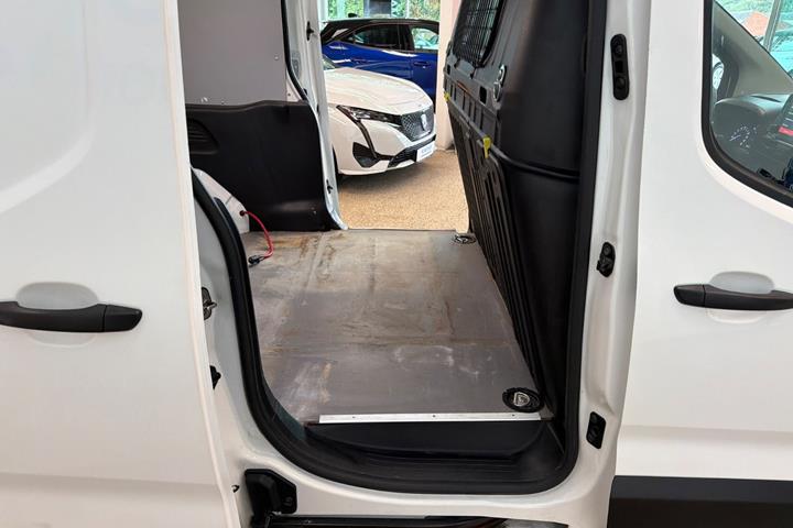 Hvid Citroën Berlingo fra 2021