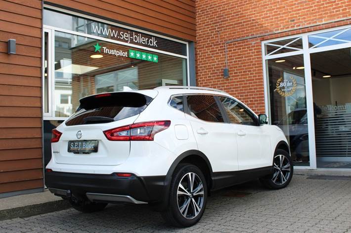 Hvid Nissan Qashqai fra 2019