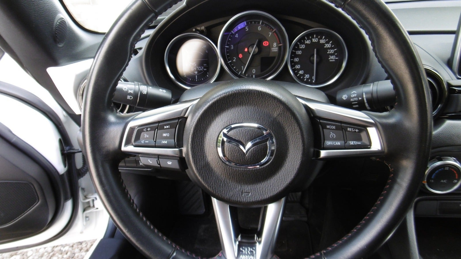 Hvid Mazda MX-5 fra 2015