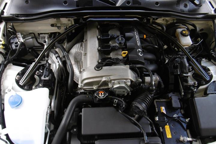 Hvid Mazda MX-5 fra 2015