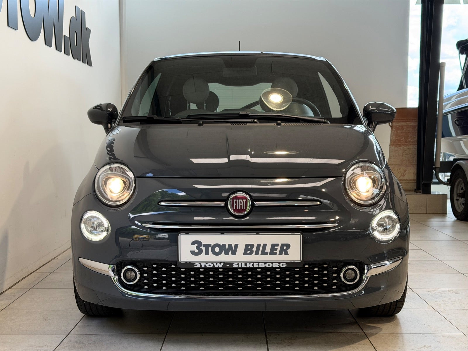 Grå Fiat 500 fra 2021