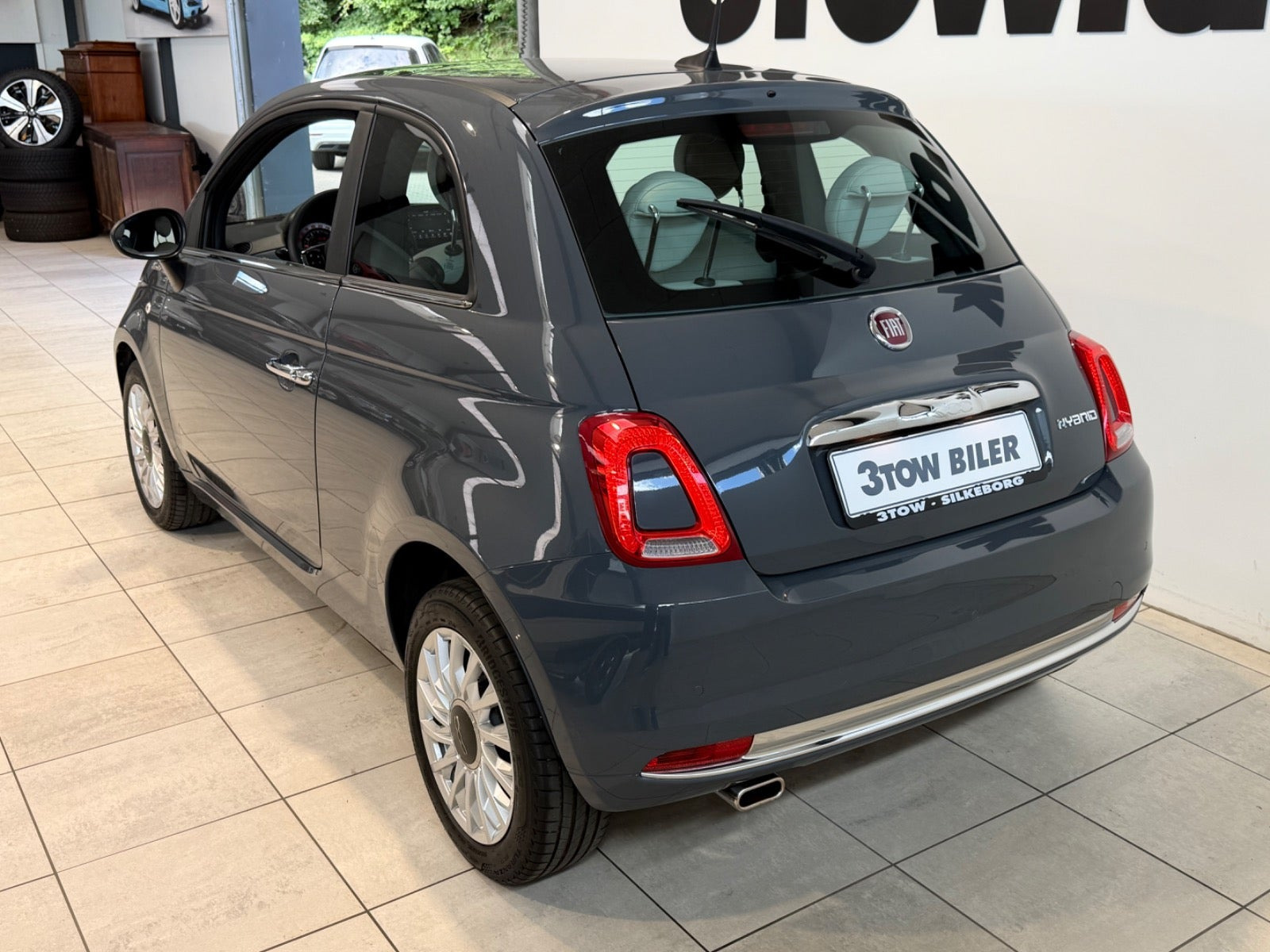 Grå Fiat 500 fra 2021