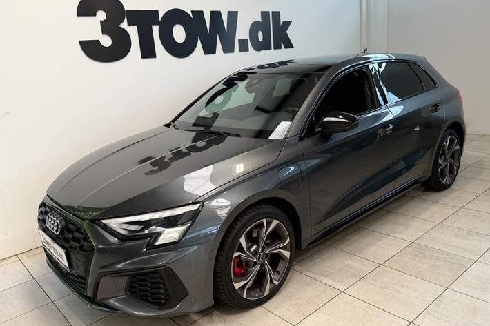 Grå Audi A3 fra 2021 set udefra