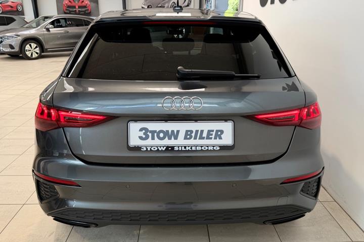 Grå Audi A3 fra 2021