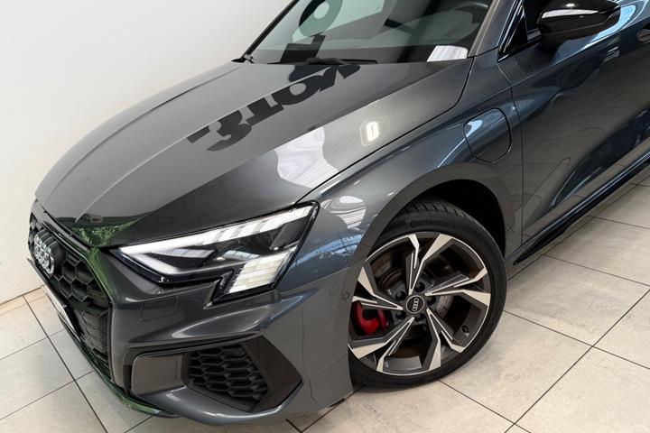 Grå Audi A3 fra 2021