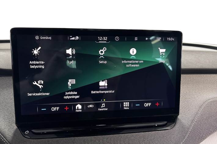 Blå Skoda Enyaq fra 2022