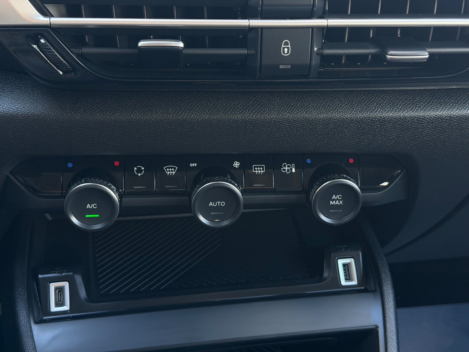 Sort Citroën ë-C4 X fra 2025