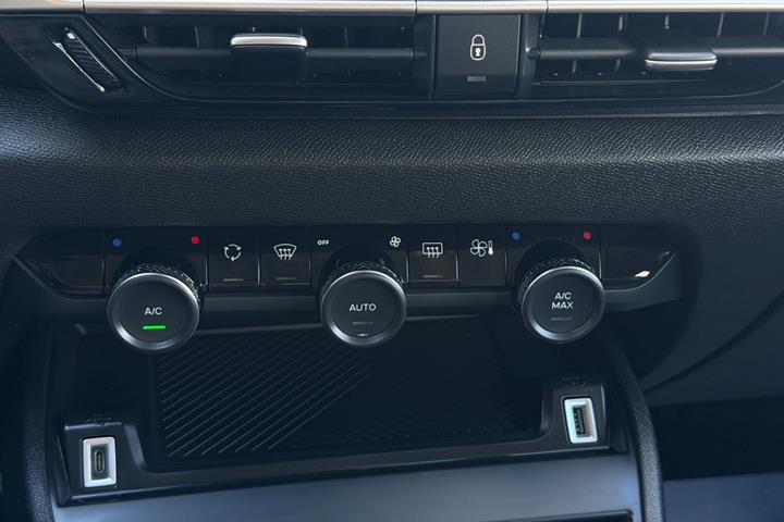 Sort Citroën ë-C4 X fra 2025