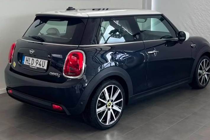 Sort Mini Cooper SE fra 2024