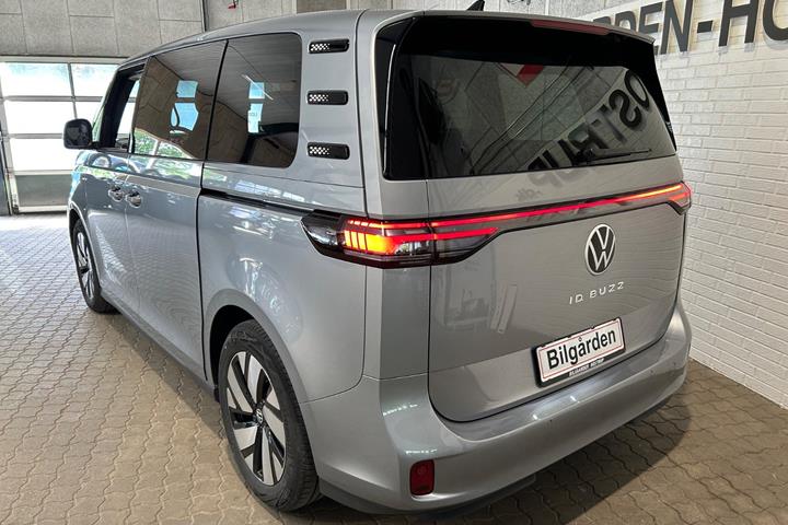 Grå VW ID.Buzz fra 2023