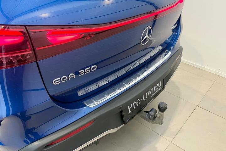 Blå Mercedes EQA350 fra 2024