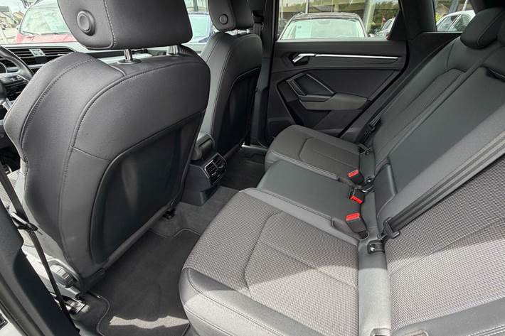 Hvid Audi Q3 fra 2021