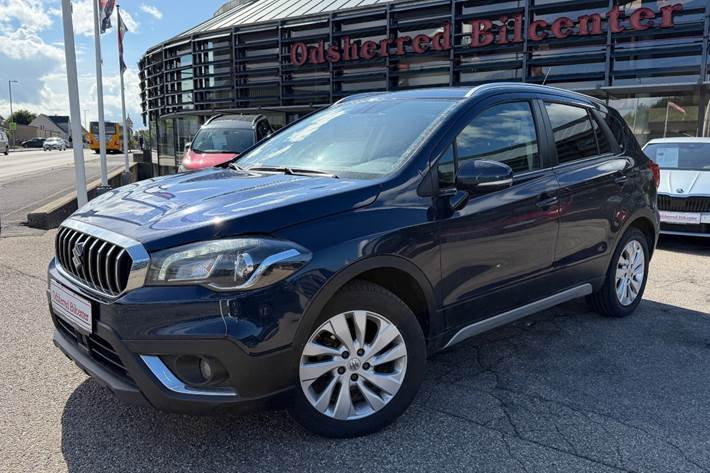 Blå Suzuki S-Cross fra 2020 set udefra