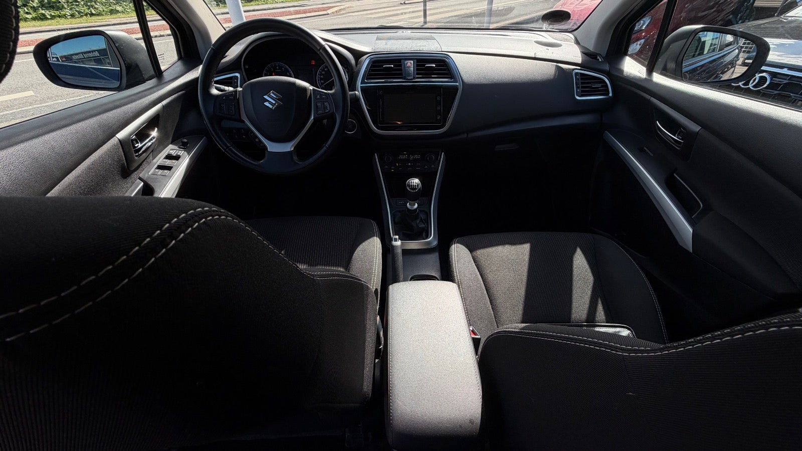 Blå Suzuki S-Cross fra 2020