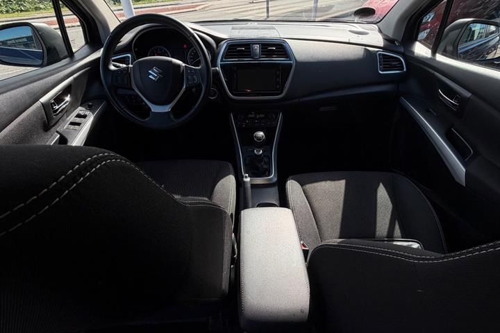 Blå Suzuki S-Cross fra 2020