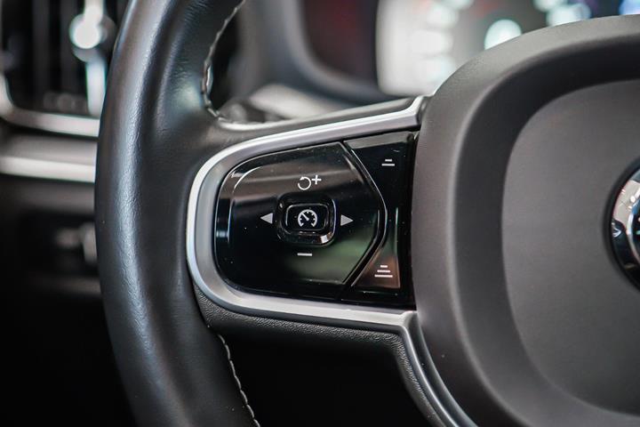 Sølv Volvo V60 fra 2019