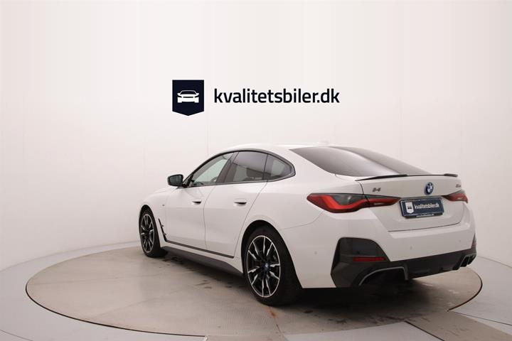 Hvid BMW i4 fra 2023