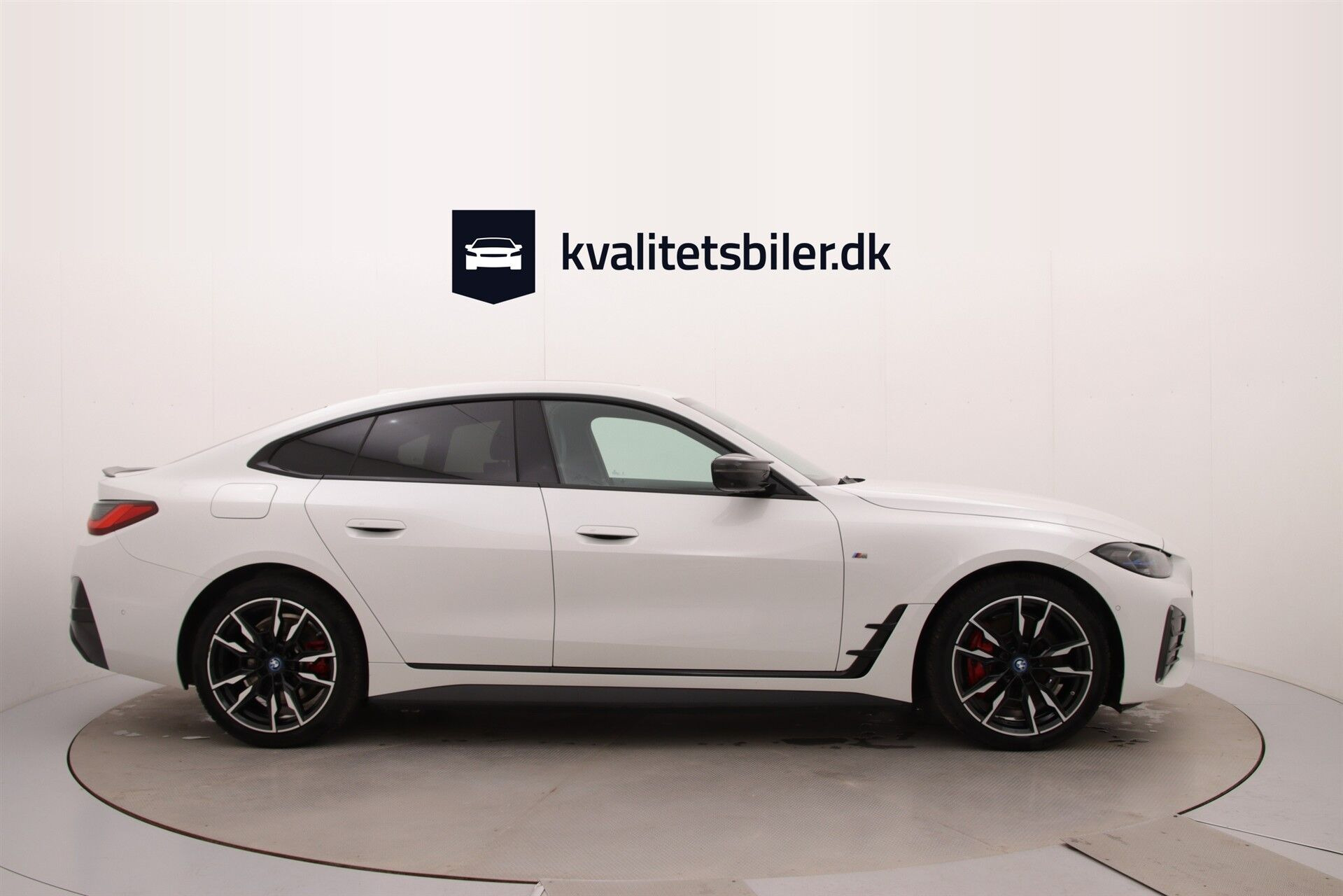 Hvid BMW i4 fra 2023
