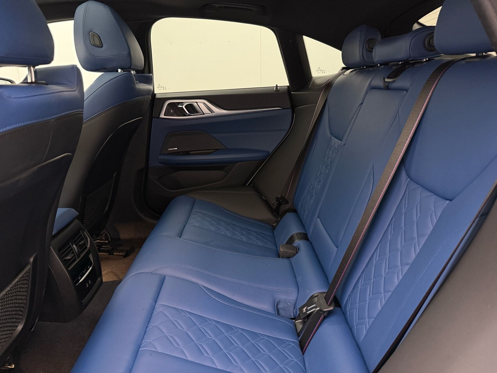 Hvid BMW i4 fra 2023
