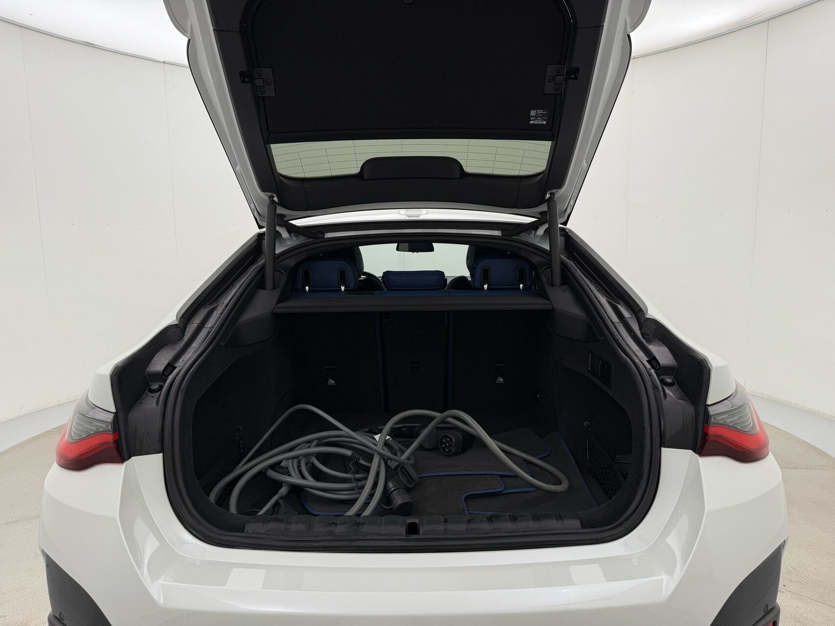Hvid BMW i4 fra 2023