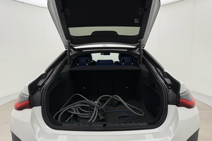 Hvid BMW i4 fra 2023