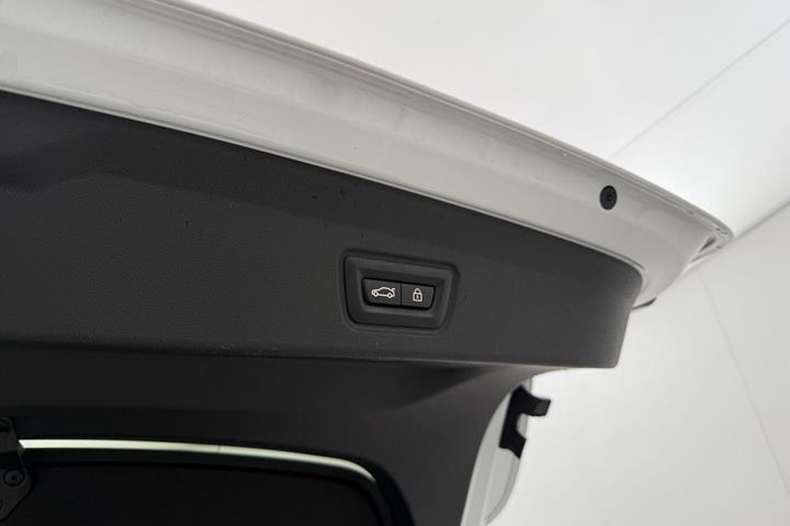 Hvid BMW i4 fra 2023