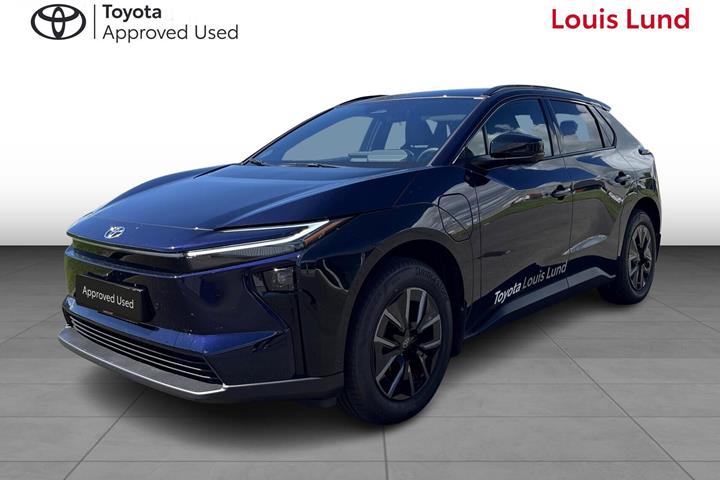 Blå Toyota BZ4X fra 2025 set udefra